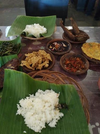 https://horego-prod-outlets-photos.s3.ap-southeast-3.amazonaws.com/horego.com/denpasar-timur/restaurant/waroeng-spesial-sambal-ss-batu-bulan/review/thumbnail/af1qipppvgdqpk9mu3xasch4o52gbe-gm4i_4omc4vnb.jpg