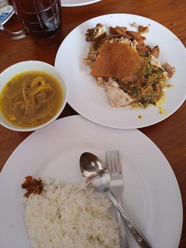 https://horego-prod-outlets-photos.s3.ap-southeast-3.amazonaws.com/horego.com/denpasar-timur/restaurant/warung-babi-guling-penatih-i-nyoman-siring/review/thumbnail/af1qipoikoyb11g7d041xh-z862kc0uesqngjxw9vqzk.jpg