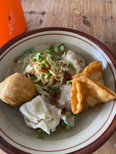 https://horego-prod-outlets-photos.s3.ap-southeast-3.amazonaws.com/horego.com/denpasar-timur/restaurant/warung-bakso-cak-sis/review/thumbnail/af1qipm-0mnrgniuzuiq6xwingf-wylfqfbiisx1wazv.jpg