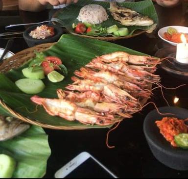 https://horego-prod-outlets-photos.s3.ap-southeast-3.amazonaws.com/horego.com/denpasar-timur/restaurant/warung-ikan-bakar-pak-made/review/thumbnail/af1qippd54lfw5hjet8zgzw9wssp_q9npoehauiqx-od.jpg