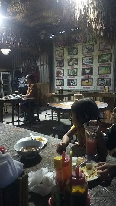 https://horego-prod-outlets-photos.s3.ap-southeast-3.amazonaws.com/horego.com/denpasar-timur/restaurant/warung-rujak-bali-d-tepi-sawah/review/thumbnail/af1qipp0nvxngwsaz5qysg3xyqd8s4oiiofueweozcdo.jpg