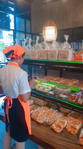 https://horego-prod-outlets-photos.s3.ap-southeast-3.amazonaws.com/horego.com/denpasar-utara/bakery/conato-bakery-cafe/review/thumbnail/af1qipmtfwryjjutbqch7kiqexfzqd4nqjabrjrhxrvs.jpg