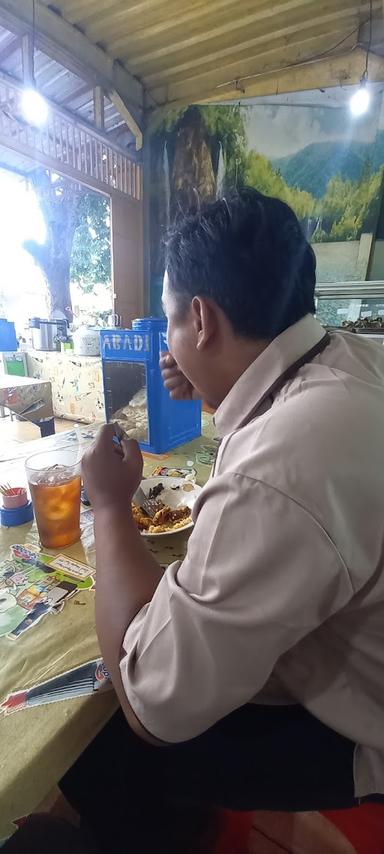 https://horego-prod-outlets-photos.s3.ap-southeast-3.amazonaws.com/horego.com/driyorejo/restaurant/warung-bu-lastri-kota-baru/review/thumbnail/af1qipm-g4lzsjjdir8jq54f7jg13tsdg8vzcxqvl4x6.jpg