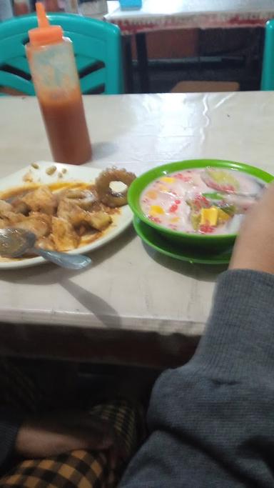 https://horego-prod-outlets-photos.s3.ap-southeast-3.amazonaws.com/horego.com/duren-sawit/chinese-restaurant/es-sekoteng-79-siomay-mang-asep-bandung/review/thumbnail/af1qipnnndw97tromfhkivu4wxefh1nlsv9wjmjgbte-.jpg