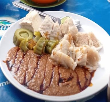 https://horego-prod-outlets-photos.s3.ap-southeast-3.amazonaws.com/horego.com/duren-sawit/chinese-restaurant/es-sekoteng-79-siomay-mang-asep-bandung/review/thumbnail/af1qippzmchvn0zx5bgpckgxh8r-c1escfropbadglck.jpg