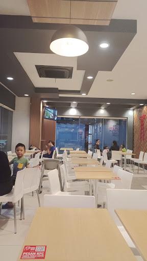 https://horego-prod-outlets-photos.s3.ap-southeast-3.amazonaws.com/horego.com/duren-sawit/restaurant/kfc-pondok-bambu/review/thumbnail/af1qipm89gtkoq9pji_fs2-brvn-eskfpqmq2jfhfogp.jpg