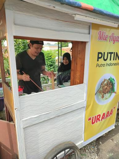 https://horego-prod-outlets-photos.s3.ap-southeast-3.amazonaws.com/horego.com/duren-sawit/restaurant/mie-ayam-putin-putra-indonesia-uraa/review/thumbnail/af1qippak8d-jwgjwg2gc7f1f1q_vrmpuil85reqe8fs.jpg