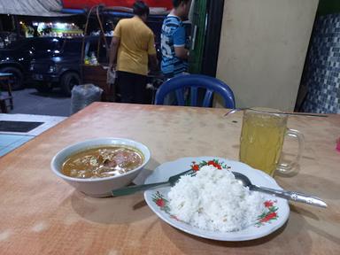 https://horego-prod-outlets-photos.s3.ap-southeast-3.amazonaws.com/horego.com/duren-sawit/restaurant/warung-sate-solo-pak-jamal/review/thumbnail/af1qipmeznb9mplo3id9ux-2yfumjvonptzpckffvix6.jpg