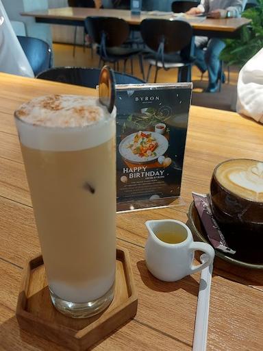 https://horego-prod-outlets-photos.s3.ap-southeast-3.amazonaws.com/horego.com/gajah-mungkur/coffee-shop/byron-selective/review/thumbnail/af1qipo11vpedjcv8oav5s58gfosb0skpkihomljonhk.jpg