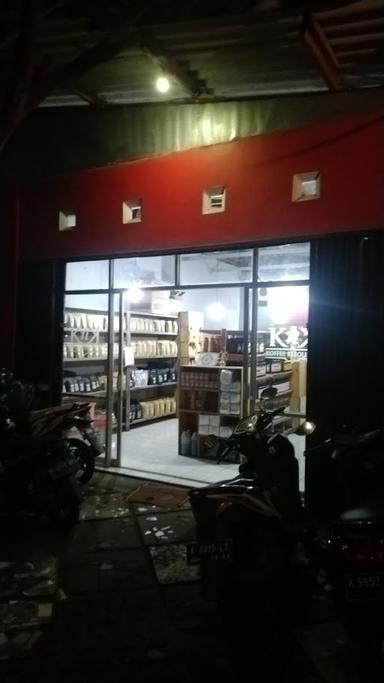 https://horego-prod-outlets-photos.s3.ap-southeast-3.amazonaws.com/horego.com/gajah-mungkur/coffee-shop/knk-koffee-resources/review/thumbnail/af1qipmk0cezuo7fsk22xomd3umfwgads2htztrsf62f.jpg