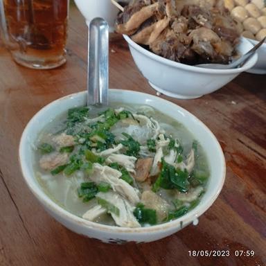 https://horego-prod-outlets-photos.s3.ap-southeast-3.amazonaws.com/horego.com/gajah-mungkur/restaurant/soto-ayam-bang-ari/review/thumbnail/af1qipnutqjqybgib4ovjzprzq03qhq0g7gasca417vu.jpg