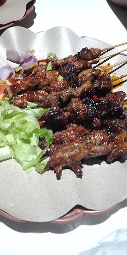 https://horego-prod-outlets-photos.s3.ap-southeast-3.amazonaws.com/horego.com/gajah-mungkur/restaurant/warung-sate-pak-yo/review/thumbnail/af1qippdq4itkhgrnd08klvy_ywnwew79fuike-ayrxe.jpg