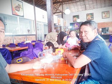 https://horego-prod-outlets-photos.s3.ap-southeast-3.amazonaws.com/horego.com/galang/restaurant/ayam-penyet-cindelaras-knia/review/thumbnail/af1qippmzps879kch_p-wegqey-0fq-ezhqoksfswhsg.jpg