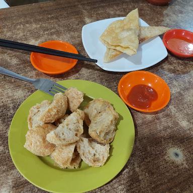 https://horego-prod-outlets-photos.s3.ap-southeast-3.amazonaws.com/horego.com/gambir/chinese-restaurant/bakmi-karet-krekot/review/thumbnail/af1qipnij20tqd_cwlibyd51nar3cbkkbn7obiru5_vv.jpg