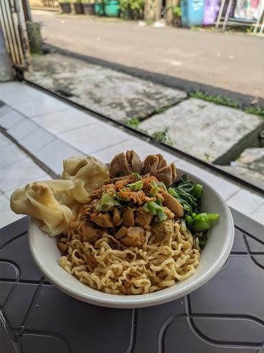 https://horego-prod-outlets-photos.s3.ap-southeast-3.amazonaws.com/horego.com/gambir/restaurant/bakmie-kami/review/thumbnail/af1qippfwu3nw4zij25zoxntiv6gphfpexq3u2s_bcmq.jpg