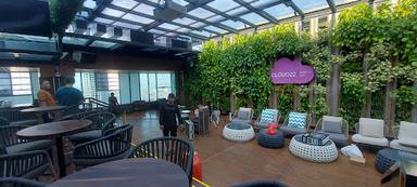 https://horego-prod-outlets-photos.s3.ap-southeast-3.amazonaws.com/horego.com/genteng/bar/cloud-22-rooftop-bar/review/thumbnail/af1qipm7n7lmrbacado0bhe9j4wbujqbv4k1qrmlqu6v.jpg