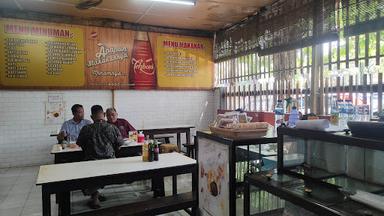 https://horego-prod-outlets-photos.s3.ap-southeast-3.amazonaws.com/horego.com/genteng/restaurant/soto-madura-gubeng-pojok-asli/review/thumbnail/af1qipn7antmbbcx4ito4u0cmb-fjykrmvee8qqv0osv.jpg