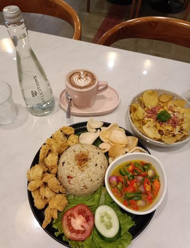 https://horego-prod-outlets-photos.s3.ap-southeast-3.amazonaws.com/horego.com/gondokusuman/coffee-shop/jeeva-yogyakarta/review/thumbnail/af1qipngxoysc7skicbwjvi0gwmu9k1prfj-kl0zibxg.jpg