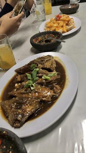 https://horego-prod-outlets-photos.s3.ap-southeast-3.amazonaws.com/horego.com/gondokusuman/restaurant/ikan-bakar-bu-bambang/review/thumbnail/af1qipmbbuanlz6moq2msmtvfxufu_pcoe3jrwsdkrvv.jpg