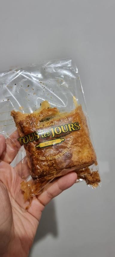 https://horego-prod-outlets-photos.s3.ap-southeast-3.amazonaws.com/horego.com/grogol-petamburan/bakery/tous-les-jours-mall-taman-anggrek/review/thumbnail/af1qipodfocaal-0dgas8qqor_itaqh6wqdnqtuqyqaq.jpg