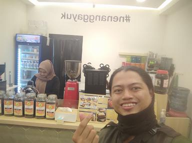 https://horego-prod-outlets-photos.s3.ap-southeast-3.amazonaws.com/horego.com/grogol-petamburan/coffee-shop/kopi-tetangga-sebelah/review/thumbnail/af1qipnv7b6w5_e3_fryswrplrkn9x-7rpllbi2f1c6w.jpg