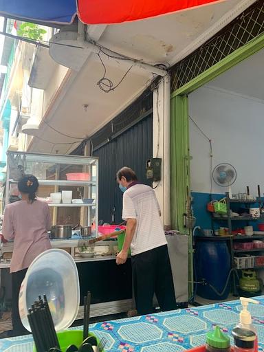 https://horego-prod-outlets-photos.s3.ap-southeast-3.amazonaws.com/horego.com/grogol-petamburan/restaurant/bakmi-aseng-jelambar-/review/thumbnail/af1qipo8disxol9qejkj9cnmllfemosgspcag5dfenbh.jpg