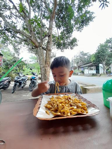 https://horego-prod-outlets-photos.s3.ap-southeast-3.amazonaws.com/horego.com/gunung-pati/restaurant/bakmi-surabaya-mas-roni/review/thumbnail/af1qipphu35ga-cmrrssy7qr0ux1-kmp4_4an-0htuo1.jpg