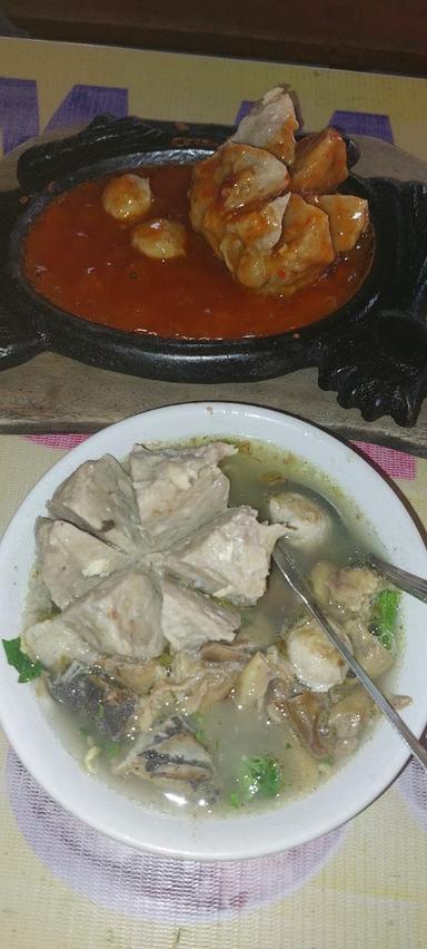 https://horego-prod-outlets-photos.s3.ap-southeast-3.amazonaws.com/horego.com/gunung-pati/restaurant/bakso-bogem-dan-bakso-beranak-mas-tri/review/thumbnail/af1qippfzlrffrlbbki6myyisuy57dvgrjtyxoxgeakb.jpg