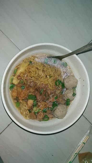 https://horego-prod-outlets-photos.s3.ap-southeast-3.amazonaws.com/horego.com/gunung-pati/restaurant/bakso-dan-mie-ayam-bosku/review/thumbnail/af1qipoc3ax_ic9zmva9aayrk6sacu8nrjtuojqnzy2u.jpg