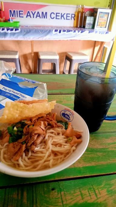 https://horego-prod-outlets-photos.s3.ap-southeast-3.amazonaws.com/horego.com/gunung-pati/restaurant/bakso-sapi-mie-ayam-merdeka/review/thumbnail/af1qipnq_m0ly-9nua39hwwh9uslbuzbjsyueebaxziu.jpg