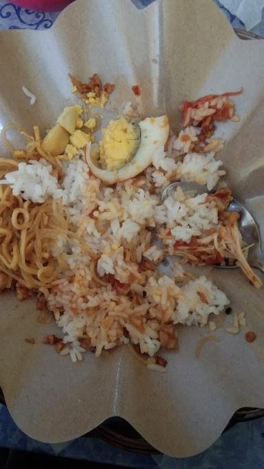 https://horego-prod-outlets-photos.s3.ap-southeast-3.amazonaws.com/horego.com/gunung-pati/restaurant/nasi-uduk-lontong-opor-bu-antie/review/thumbnail/af1qippru8m5rn79cakvrzlswajs4a_hjlc7f3ohff4.jpg