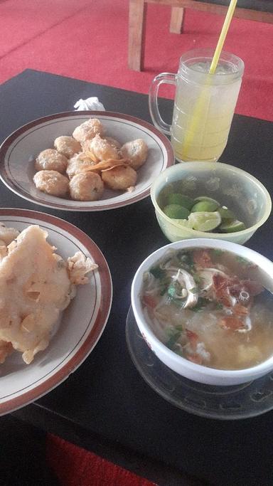 https://horego-prod-outlets-photos.s3.ap-southeast-3.amazonaws.com/horego.com/gunung-pati/restaurant/soto-ayam-bang-karyo/review/thumbnail/af1qipnddvvuilonq-3xbrqbvwbb5-eowu6wotpqr0t2.jpg