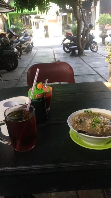 https://horego-prod-outlets-photos.s3.ap-southeast-3.amazonaws.com/horego.com/gunung-pati/restaurant/waroeng-soto-seger/review/thumbnail/af1qipnoq0dyxcmhtr5ny7mjdbhehd5l07aogrwpg4rf.jpg