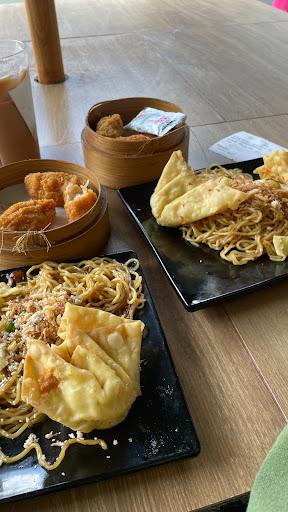 https://horego-prod-outlets-photos.s3.ap-southeast-3.amazonaws.com/horego.com/gunung-sindur/restaurant/mie-gacoan-cianter-raya/review/thumbnail/af1qipnxjgblauie0vtcatmc_xy2jx5yigo_w4qih1c0.jpg