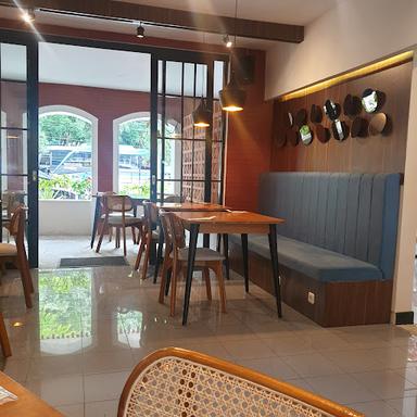 https://horego-prod-outlets-photos.s3.ap-southeast-3.amazonaws.com/horego.com/ibun/restaurant/ayakan-rumah-rasa/review/thumbnail/af1qipptpqmn3zmg5yjscl9m40wefze8cmgv5pn8-ftw.jpg