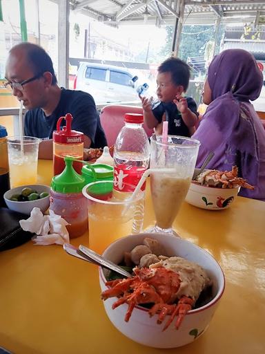 https://horego-prod-outlets-photos.s3.ap-southeast-3.amazonaws.com/horego.com/ilir-barat-ii/restaurant/bakso-jawara-palembang/review/thumbnail/af1qipnuk2usdpfgarxbdzxqmhsmlvpmxlc0llh4uylt.jpg