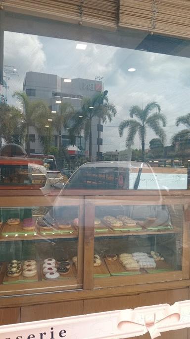 https://horego-prod-outlets-photos.s3.ap-southeast-3.amazonaws.com/horego.com/ilir-timur-i/bakery/brasserie-bakery-cafe-sudirman/review/thumbnail/af1qipoe0jffapt6zbfvvfg2qgkmsmp6ahlb2qkq8fv8.jpg