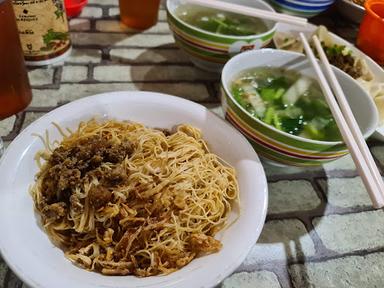 https://horego-prod-outlets-photos.s3.ap-southeast-3.amazonaws.com/horego.com/ilir-timur-i/chinese-restaurant/bubur-guangdong-bubur-bak-sayangan/review/thumbnail/af1qipmprgbtunmzpkvcnpyjvrsxznnlimfdev4embls.jpg