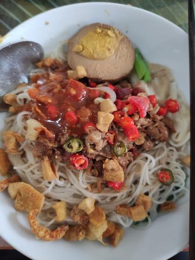 https://horego-prod-outlets-photos.s3.ap-southeast-3.amazonaws.com/horego.com/ilir-timur-i/restaurant/bakmie-keriting-pematang-siantar/review/thumbnail/af1qipnledpnlqqmcocw_2yakq-o9ke7bqfoathtxc1y.jpg