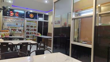 https://horego-prod-outlets-photos.s3.ap-southeast-3.amazonaws.com/horego.com/ilir-timur-i/restaurant/kopitiam-malaysia-168/review/thumbnail/af1qipnjqmfktynblgsxnyilpnfonktd4sb4velxl8_z.jpg