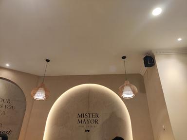 https://horego-prod-outlets-photos.s3.ap-southeast-3.amazonaws.com/horego.com/ilir-timur-ii/cafe/mister-mayor-cafe-resto/review/thumbnail/af1qipoewwbro5crpenymjwyss21qw703rs1oaddmcsi.jpg