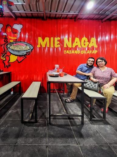 https://horego-prod-outlets-photos.s3.ap-southeast-3.amazonaws.com/horego.com/ilir-timur-ii/restaurant/mie-naga-palembang/review/thumbnail/af1qipogby9n_3yo0igffb0gdlwegreg6zepvmlibn84.jpg