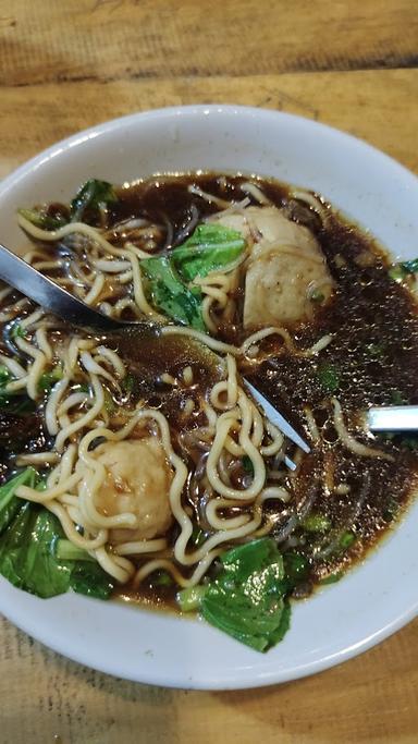 https://horego-prod-outlets-photos.s3.ap-southeast-3.amazonaws.com/horego.com/ilir-timur-ii/restaurant/waroeng-bakso-mbak-uus/review/thumbnail/af1qipmrqgjen6agtxpf0g2ug97in9gjawowwtaksmh2.jpg