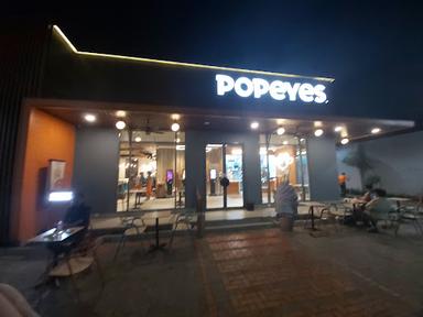 https://horego-prod-outlets-photos.s3.ap-southeast-3.amazonaws.com/horego.com/jagakarsa/restaurant/popeyes-lenteng-agung/review/thumbnail/af1qipoefcfi5s7isuywmaawhlv7mcshb55elvmuj2rw.jpg