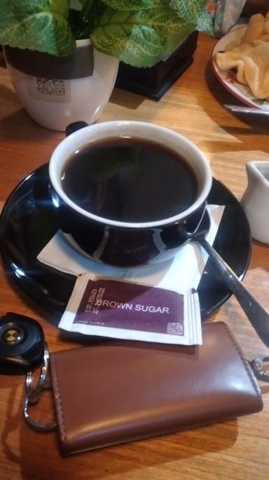 https://horego-prod-outlets-photos.s3.ap-southeast-3.amazonaws.com/horego.com/jatiasih/bar/tentang-kopi-parpostel-jatiasih/review/thumbnail/af1qipp2u1imvksugppxo9tizcu5e4qdoho1zjiyhogs.jpg