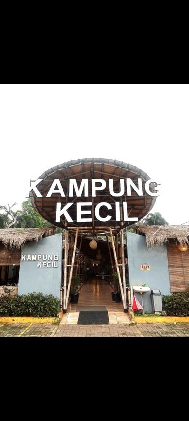 https://horego-prod-outlets-photos.s3.ap-southeast-3.amazonaws.com/horego.com/jatiasih/restaurant/kampung-kecil-jatibening/review/thumbnail/horego-77287343.jpg