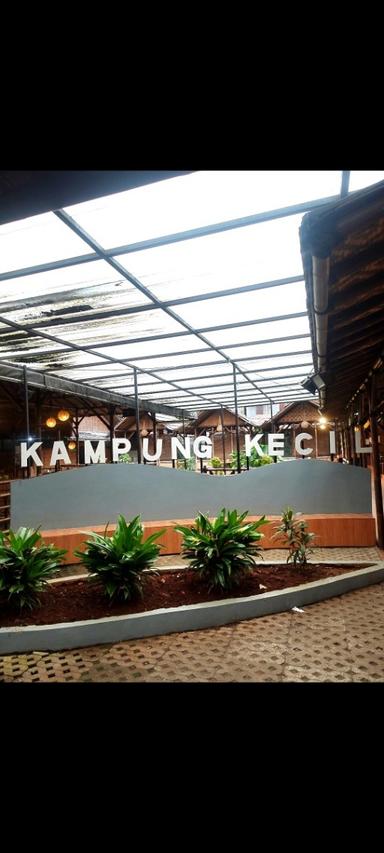 https://horego-prod-outlets-photos.s3.ap-southeast-3.amazonaws.com/horego.com/jatiasih/restaurant/kampung-kecil-jatibening/review/thumbnail/horego-77287346.jpg