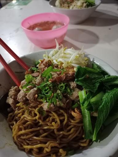 https://horego-prod-outlets-photos.s3.ap-southeast-3.amazonaws.com/horego.com/jatiasih/restaurant/mi-ayam-bangka-ananda/review/thumbnail/af1qippnhteqvmkvmemlr7w50pb7dcimkyjxse5-wdmj.jpg