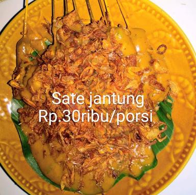 https://horego-prod-outlets-photos.s3.ap-southeast-3.amazonaws.com/horego.com/jatiasih/restaurant/sate-padang-buyung-hitam-dr-ratna/review/thumbnail/af1qippvnbpvu4osm50h3oo1zlodd5vfapqyol-75arh.jpg