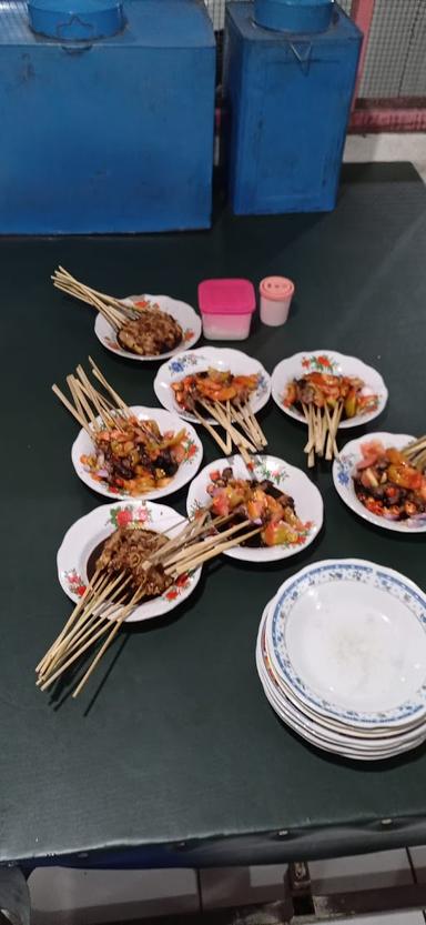 https://horego-prod-outlets-photos.s3.ap-southeast-3.amazonaws.com/horego.com/jatiasih/restaurant/warung-sate-kambing-betawi-bpk-somad/review/thumbnail/af1qipnzuaftqurizo4vxopt7tznlglsoolnu4ikrgtc.jpg